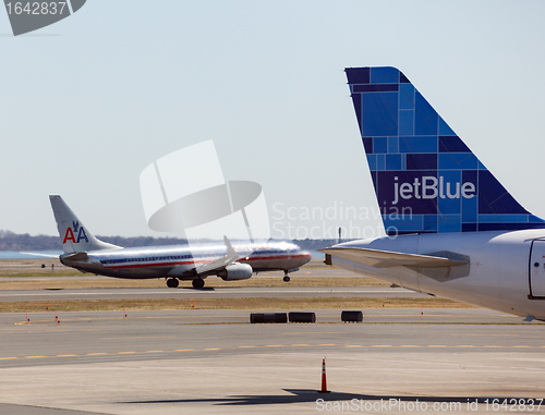 Image of American Airlines Boeing 737-823 at Logan