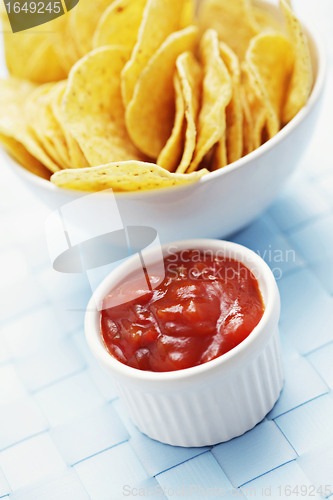 Image of nachos with salsa