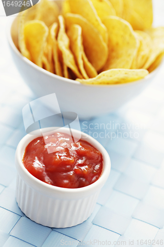 Image of nachos with salsa