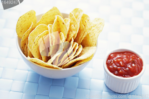 Image of nachos with salsa