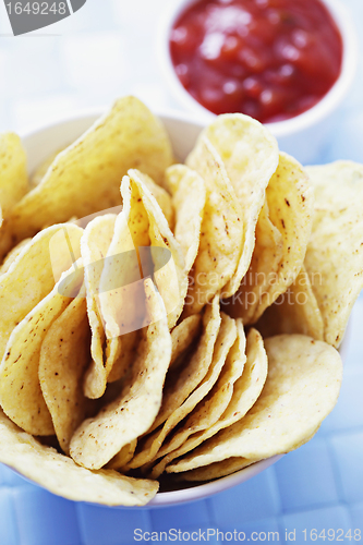 Image of nachos with salsa