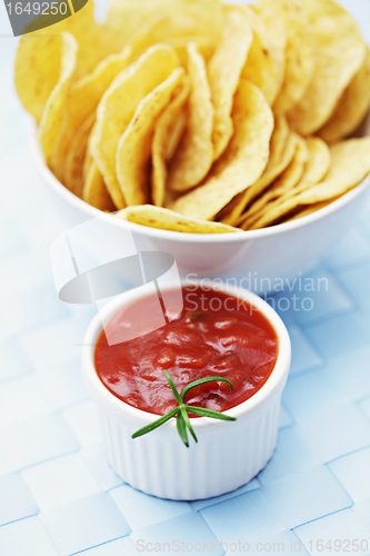 Image of nachos with salsa