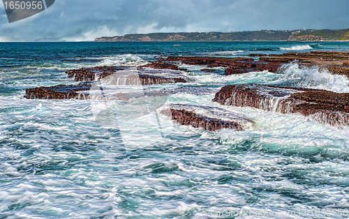 Image of waves on rocks at the coast