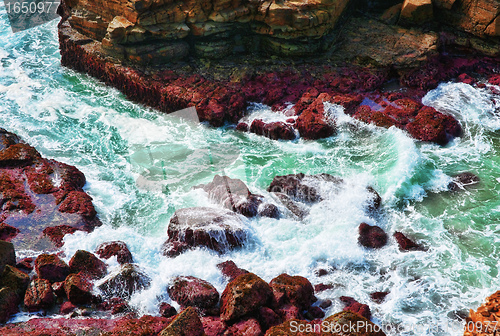 Image of ocean waves on rocks