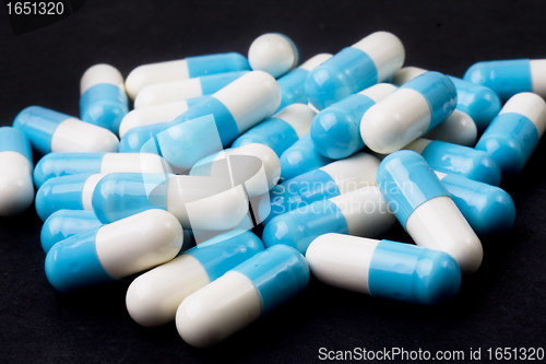 Image of blue and white capsules