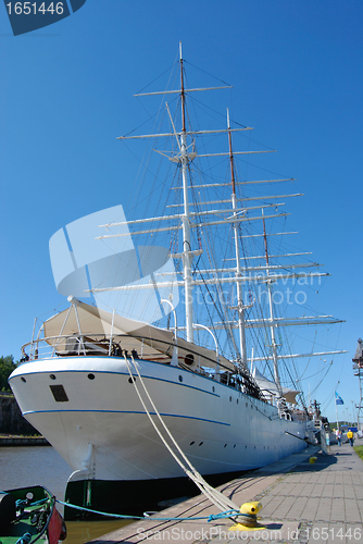 Image of White Ship