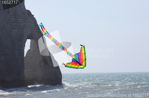Image of kite in a blue sky above the sea