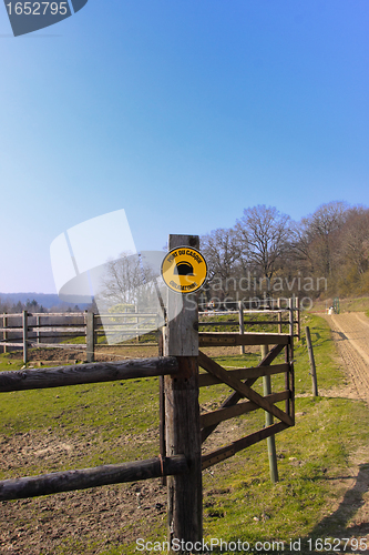 Image of sign the mandatory helmet to ride in the ring