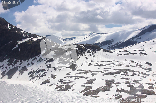 Image of snowy mountain resort and winter sports in Norway