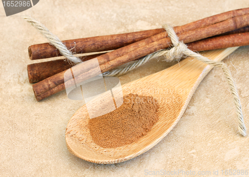Image of Ground cinnamon on wooden spoon
