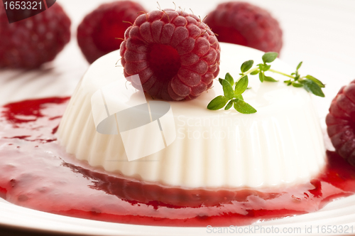 Image of Vanilla panna cotta with berry sauce