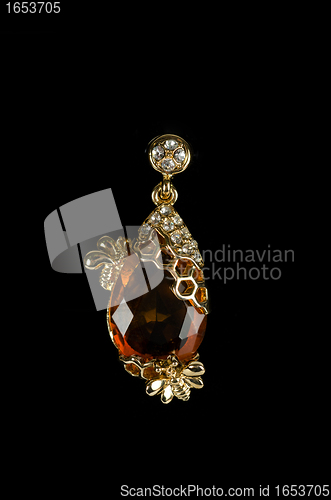 Image of pendant closeup with big gem