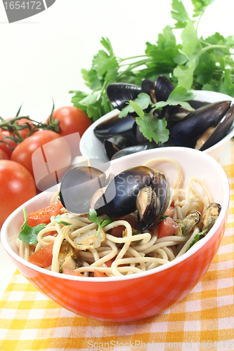 Image of Spaghetti with mussels and fresh tomatoes