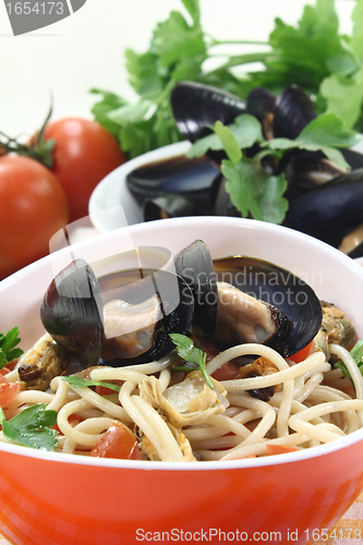 Image of Spaghetti with mussels and tomatoes