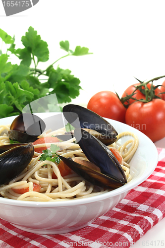 Image of cooked Spaghetti with mussels and parsley