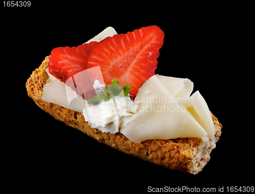 Image of CreaspBread sandwich with cheese and strawberry