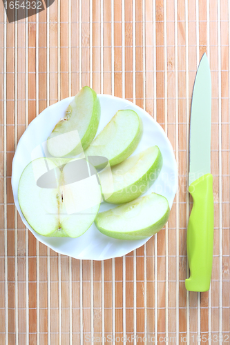 Image of Apple pieces on the plate