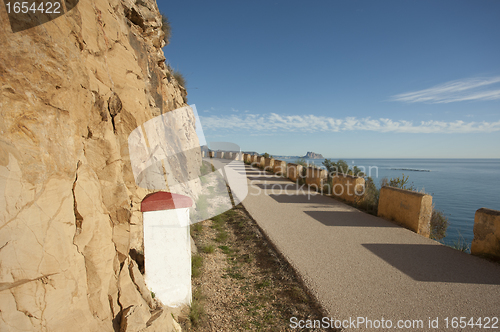 Image of Narrow road