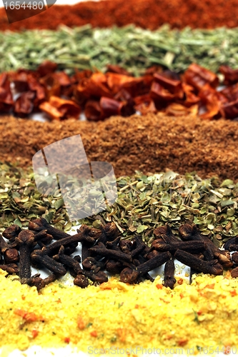 Image of mixed lines from spices