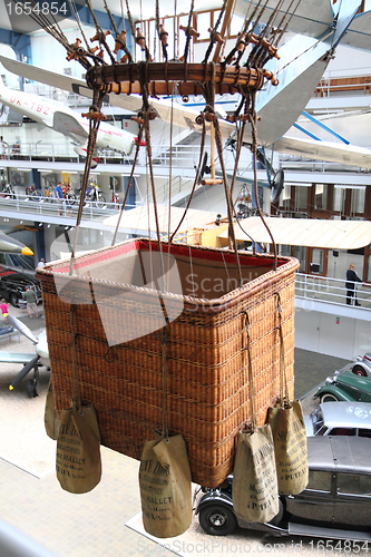 Image of basket from the air balloon 
