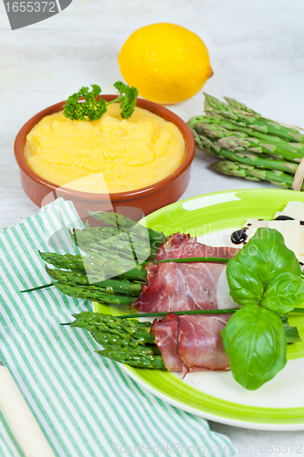 Image of Asparagus with speck