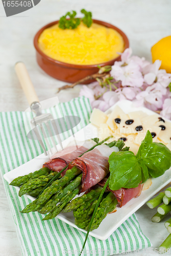 Image of Asparagus with speck