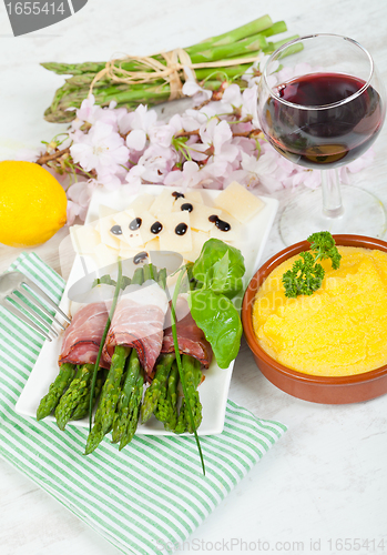 Image of Asparagus with speck