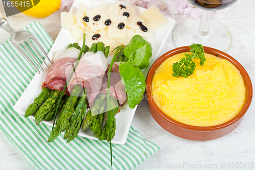 Image of Asparagus with speck