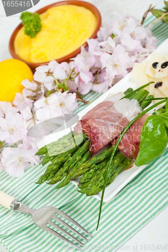 Image of Asparagus with speck