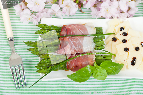 Image of Asparagus with speck