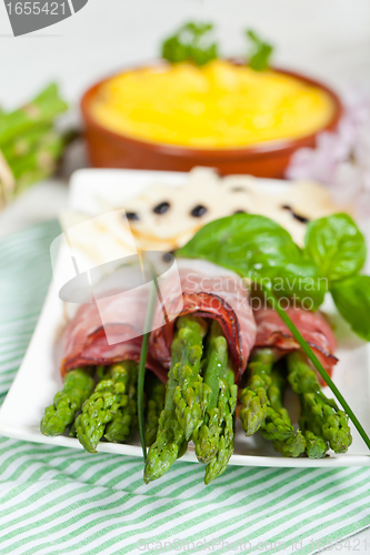 Image of Asparagus with speck