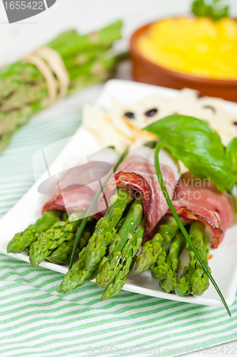 Image of Asparagus with speck