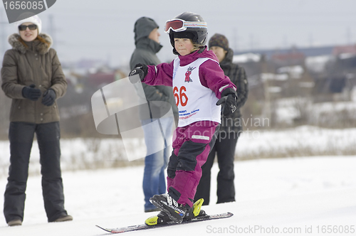 Image of Skiing on a one ski