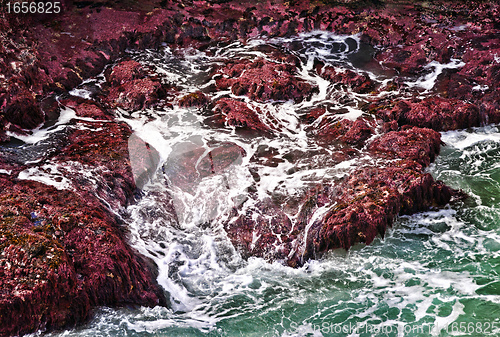 Image of ocean waves on rocks