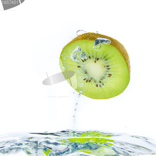 Image of kiwi splashing