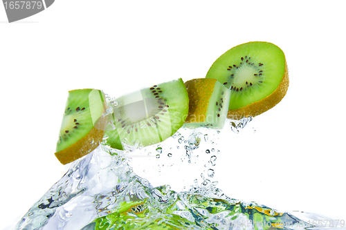 Image of kiwi splashing