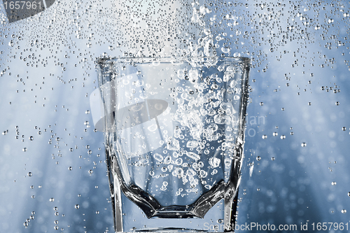 Image of glass with bubbles