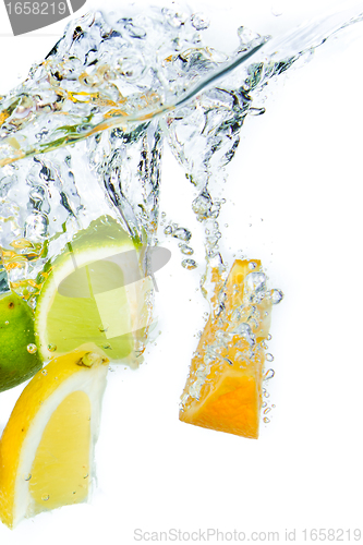 Image of citrus fruit splashing