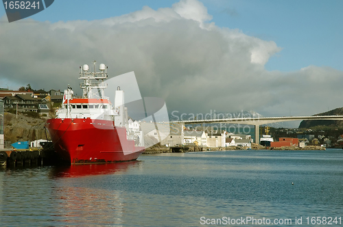 Image of ship at sea