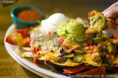 Image of Nachos with cheese and guacamole