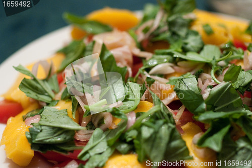 Image of Green salad with mango and tomatoes