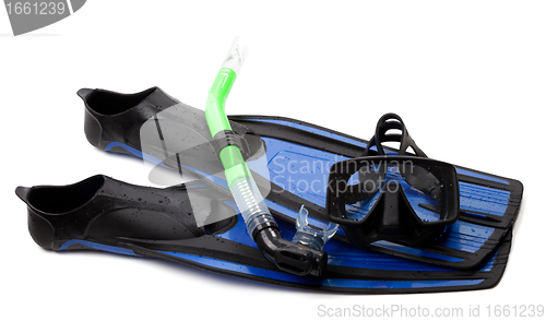 Image of Mask, snorkel and flippers with water drops