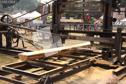 Image of old wood sawing machine of the 1930s