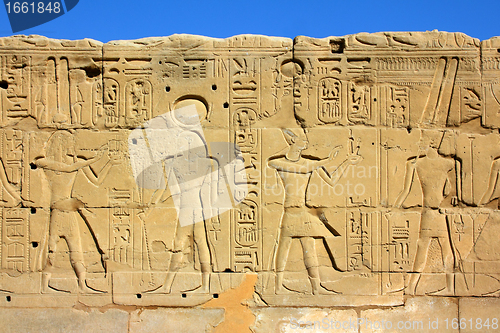 Image of wall with ancient egypt images and hieroglyphics