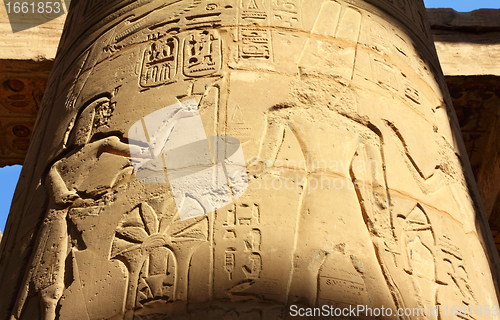 Image of column with ancient egypt images and hieroglyphics