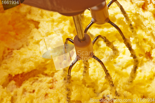 Image of dispersing dough