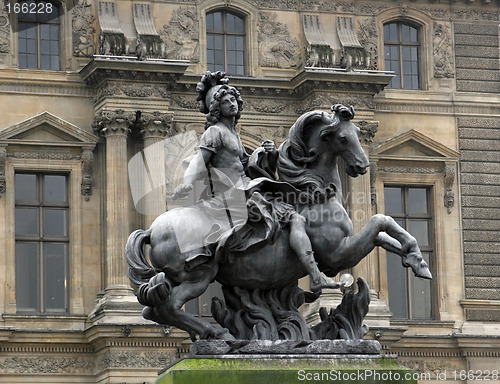 Image of King Louis Statue