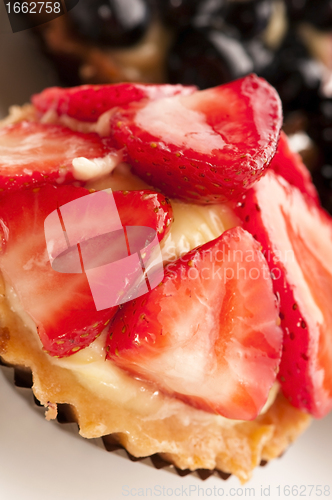 Image of Cake with fresh fruits