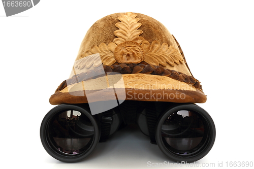 Image of hunting hat and binoculars