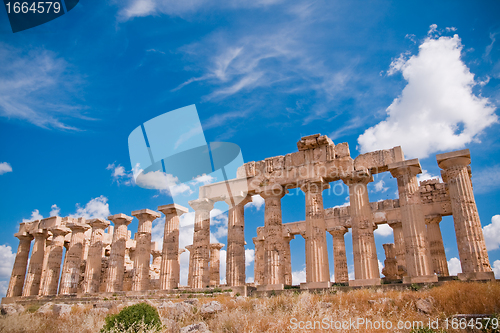 Image of Greek temple in Selinunte